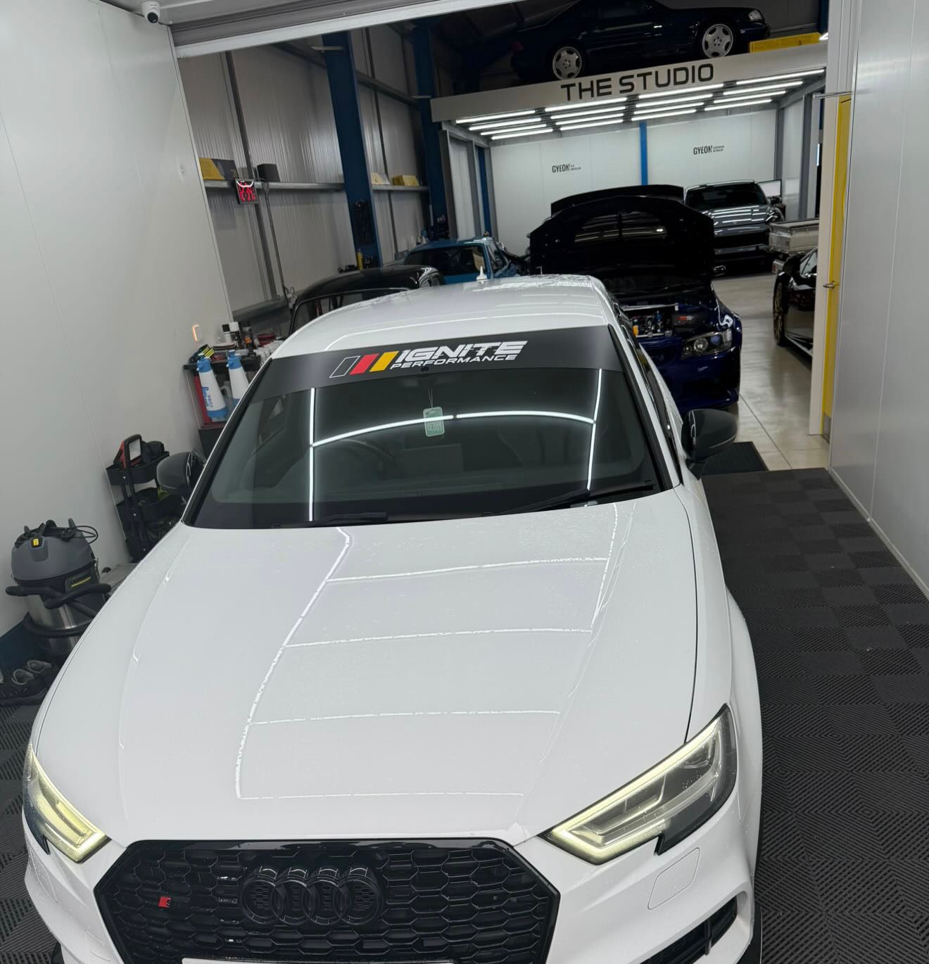 Ignite Performance Sunstrip – Satin Black Finish with White Logo & German Colors