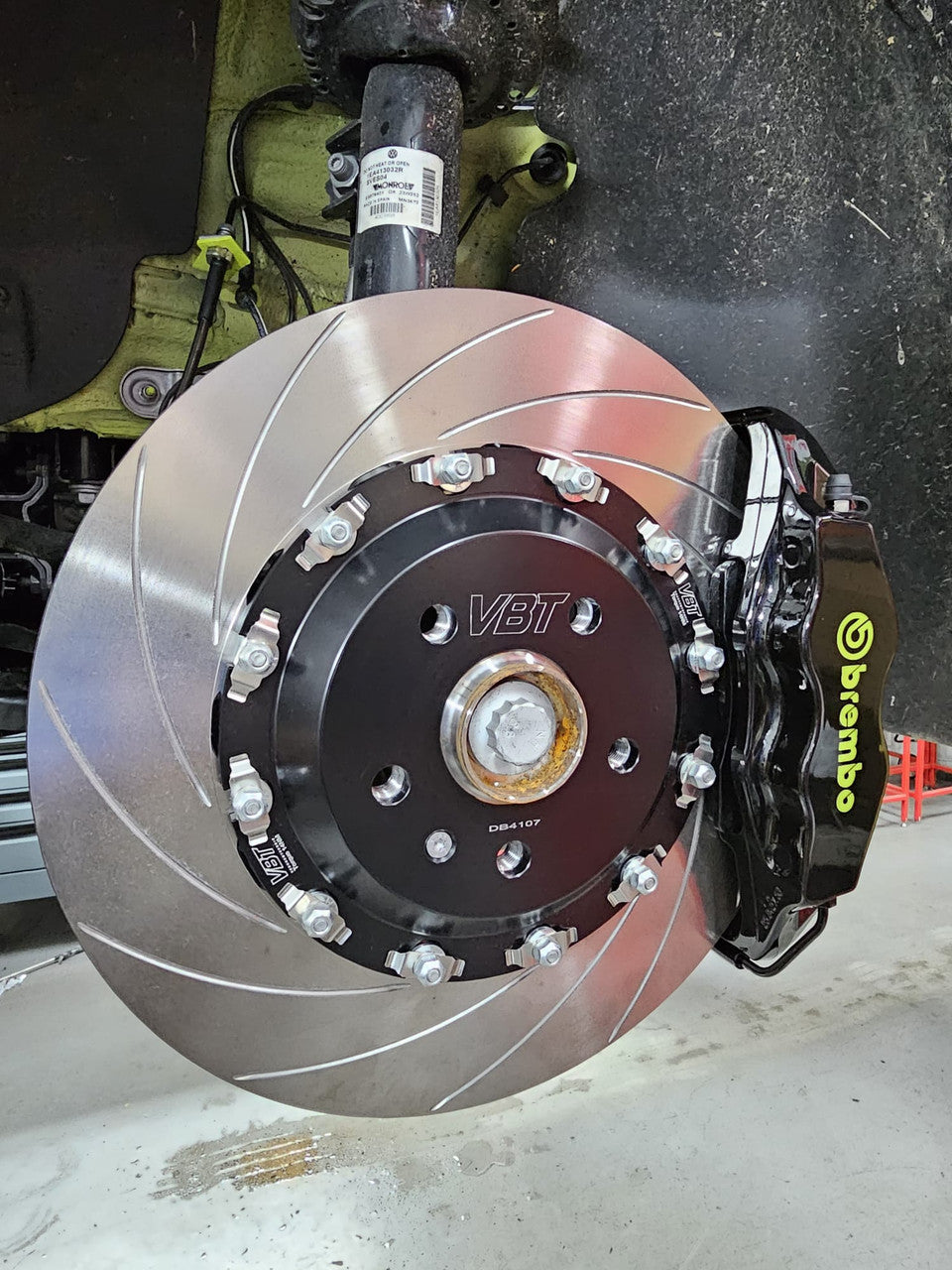 Vagbremtechnic Front Brake Kit - 4 Piston Brembo Caliper - 362x32mm 2-Piece Discs - VAG Electric Vehicles