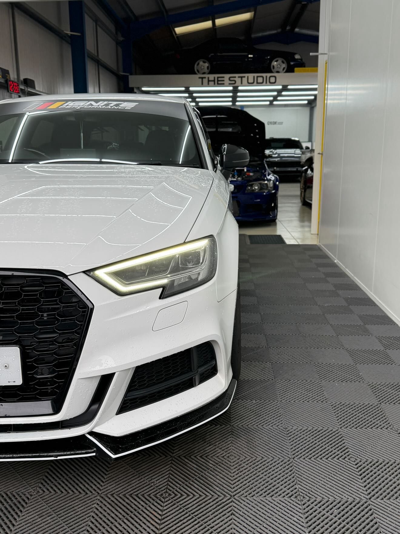 Ignite Performance Sunstrip – Satin Black Finish with White Logo & German Colors